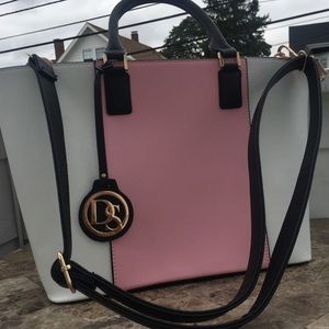 Dasein handbag comes with wallet if you’d like